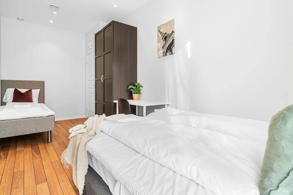 Seaside Apt. Catch Crabs From Your Bedroom Window! Bergen 0*,  Norge