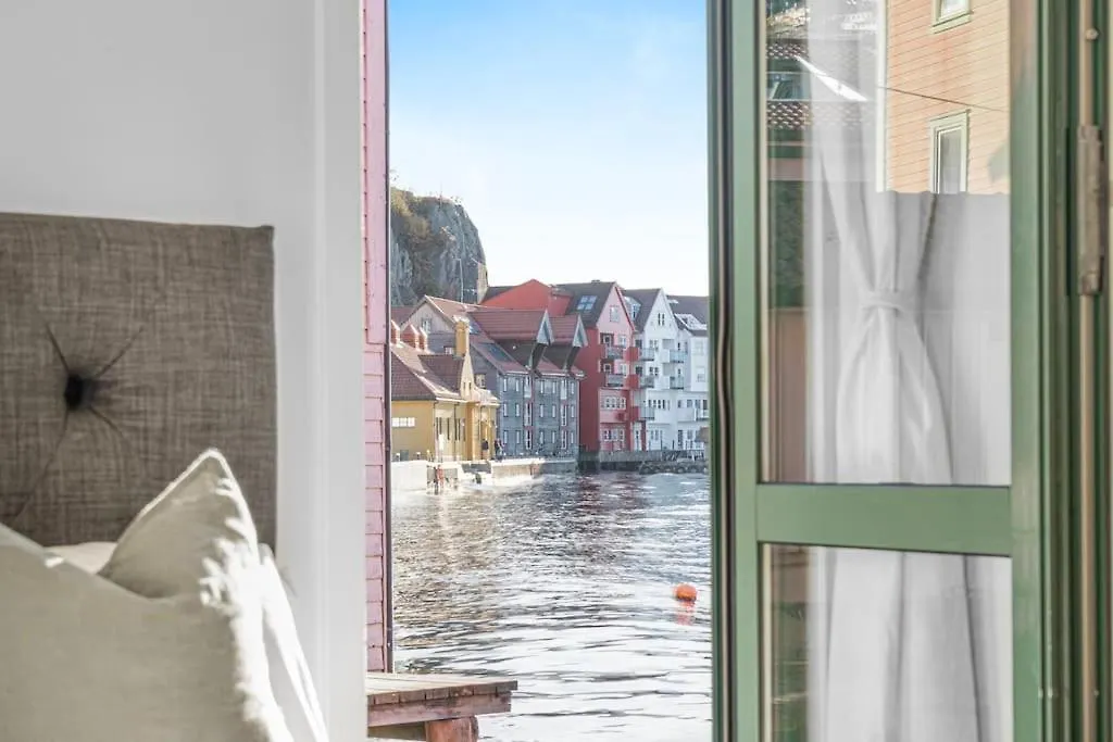 Lägenhet Seaside Apt. Catch Crabs From Your Bedroom Window! Bergen Norge