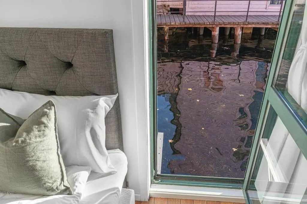 Seaside Apt. Catch Crabs From Your Bedroom Window! Bergen 0*,  Norge