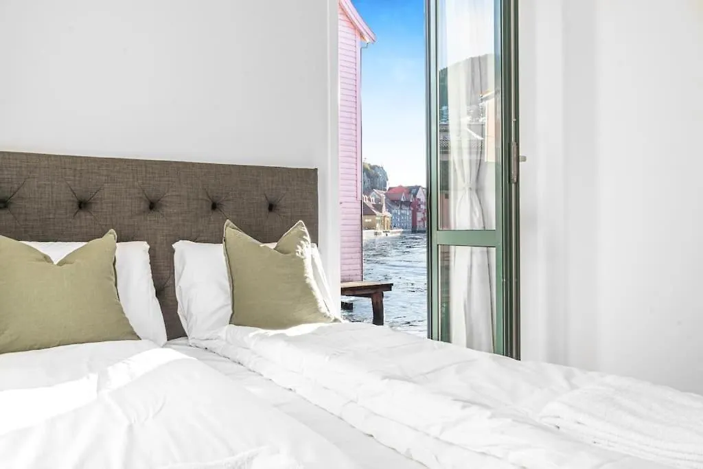 Seaside Apt. Catch Crabs From Your Bedroom Window! Bergen Lägenhet